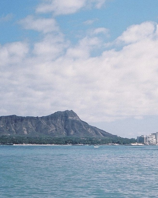 ダイヤモンドヘッドと海の風景